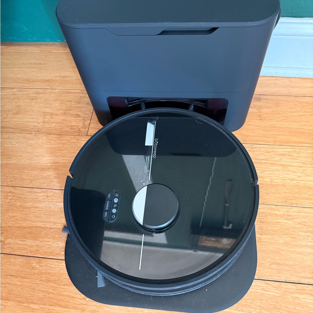 Dustin Roborock Robot Vacuum with Auto-Empty Dock - Black